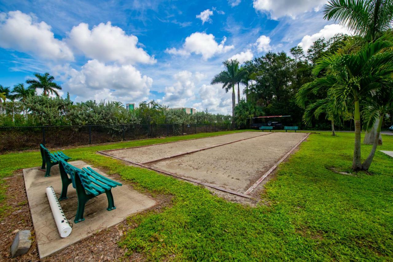 Naples Rv Resort Naples Manor Bagian luar foto